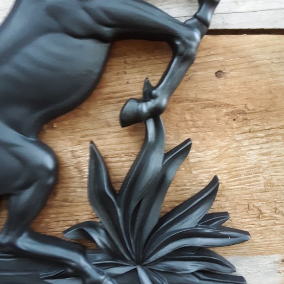 Beautiful Vintage Rearing Horse Wall Hanging - Picture 6 of 14